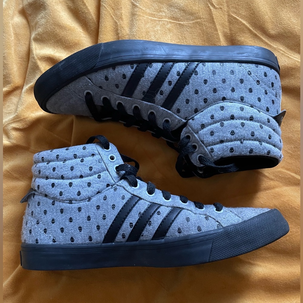 Adidas 2014 lace up skull grey high top skater shoes